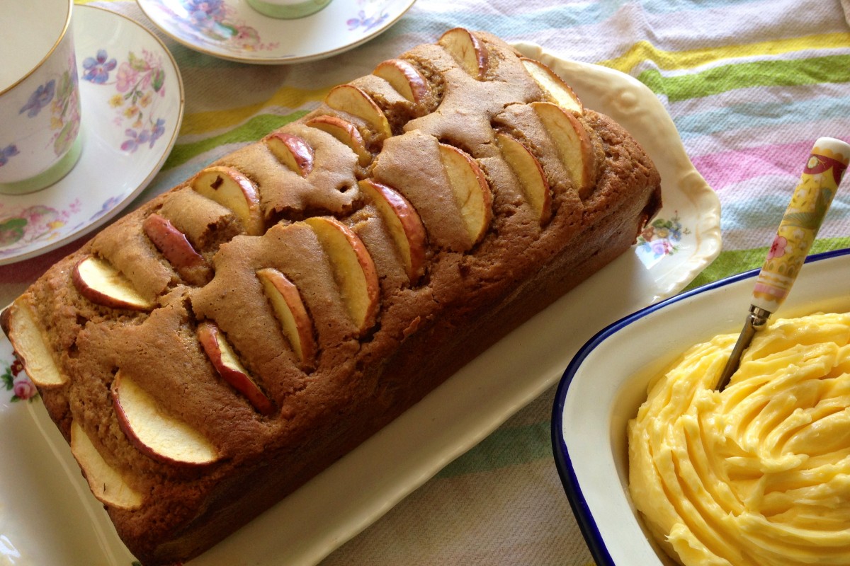 Apple and Cinnamon Cake